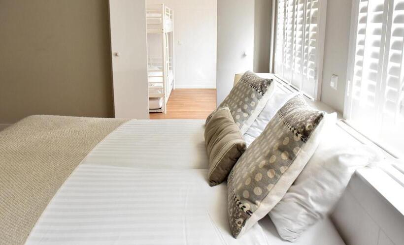 غرفة عائلية, Zonne