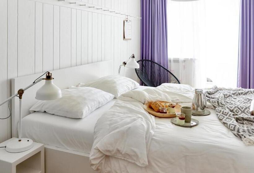 غرفة قياسية مزوَّدة بشُرفة, Zonne