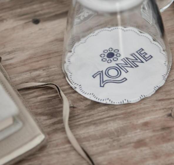 غرفة قياسية ثلاثية, Zonne