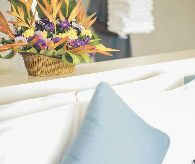 Люкс Вид на Море, Loloata Island Resort