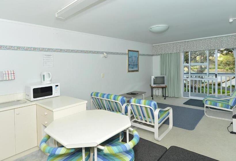 חדר משפחתי, Acacia Lodge Motel