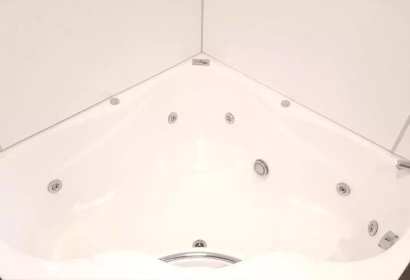 استودیو اجرایی, Auto Lodge Motel