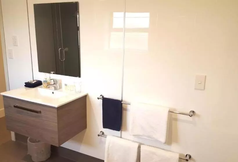 استودیو اجرایی, Auto Lodge Motel