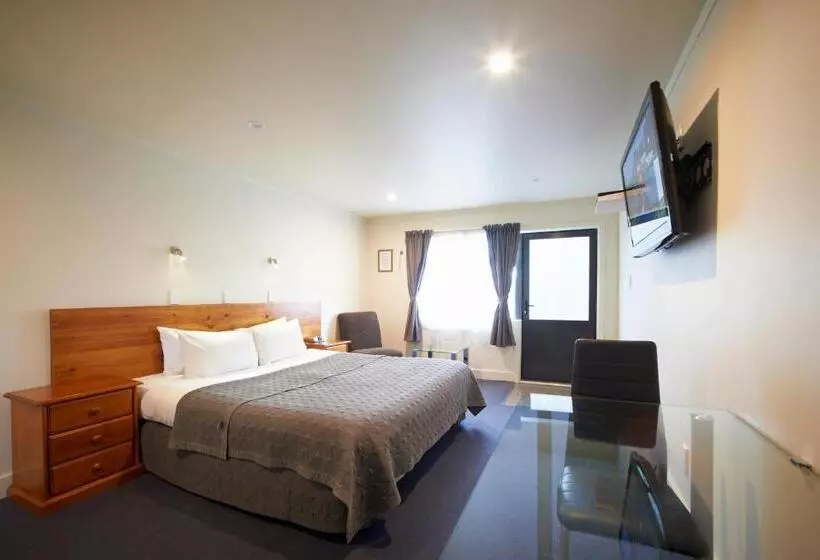 استودیو اجرایی, Auto Lodge Motel