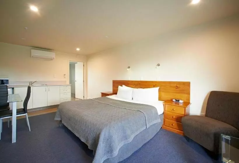 استودیو اجرایی, Auto Lodge Motel