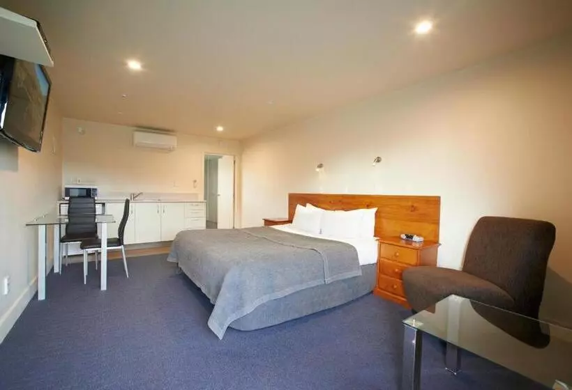 استودیو اجرایی, Auto Lodge Motel