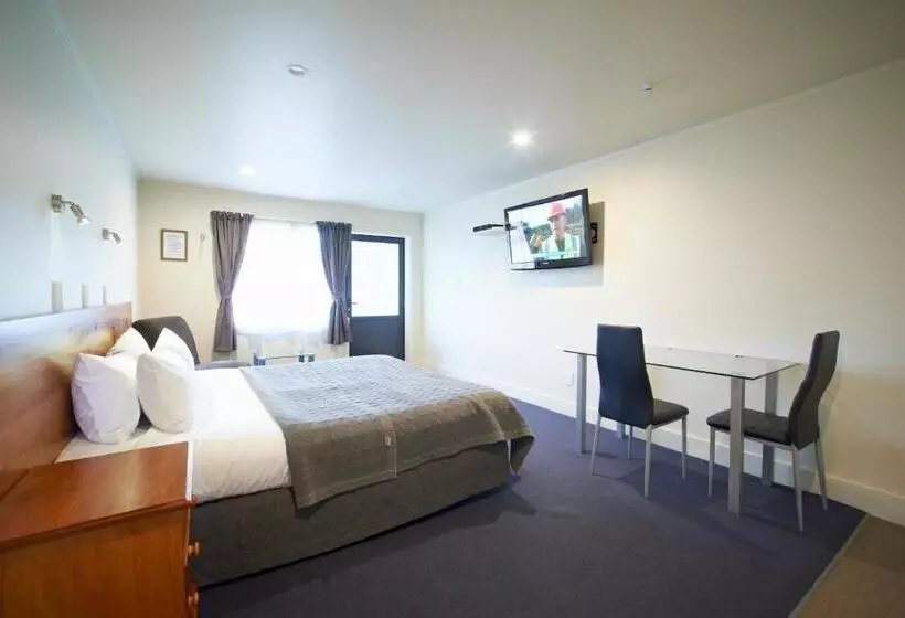 استودیو اجرایی, Auto Lodge Motel