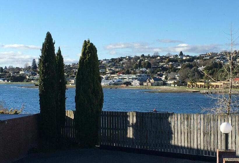 Студия Стандарт, Cascades Lakefront Motel