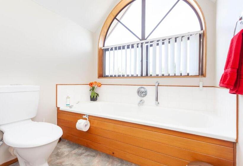 Номер Стандарт, Cascades Lakefront Motel