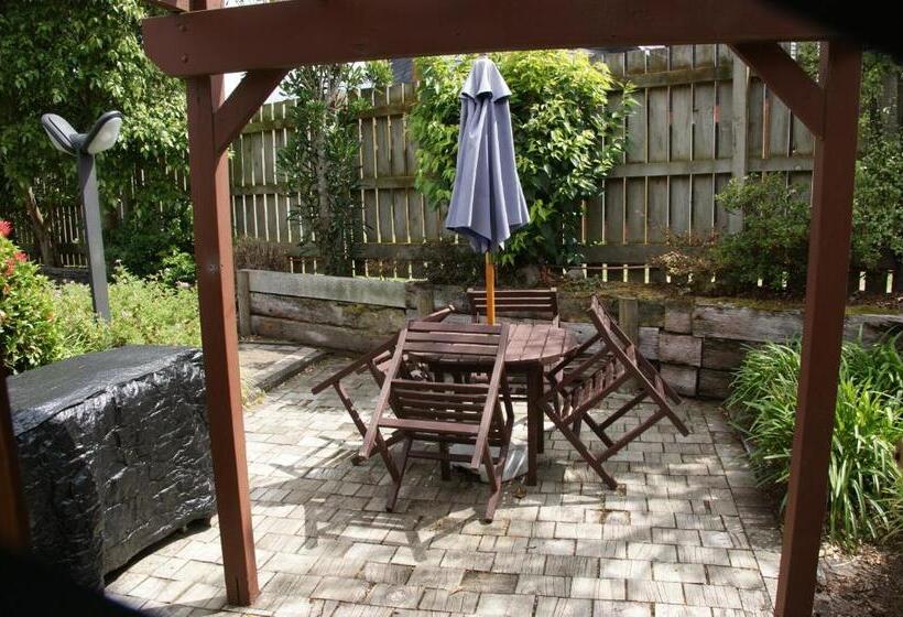 Семейный Номер, Cascades Lakefront Motel