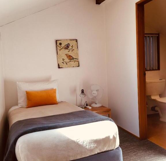 Семейный Номер, Cascades Lakefront Motel