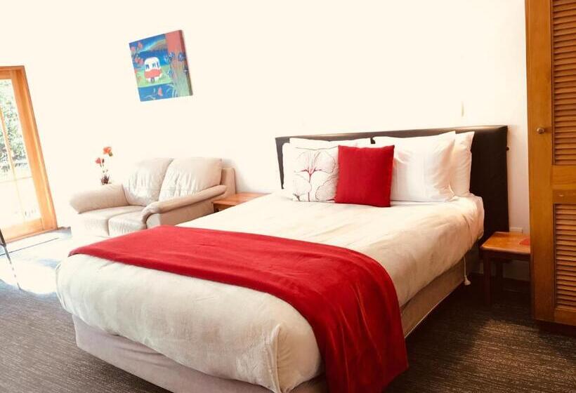 Семейный Номер, Cascades Lakefront Motel