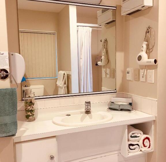 Семейный Номер, Cascades Lakefront Motel