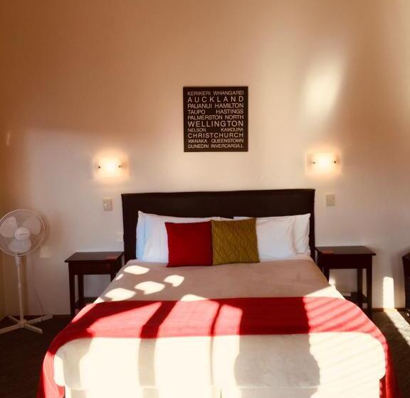 Студия Стандарт, Cascades Lakefront Motel