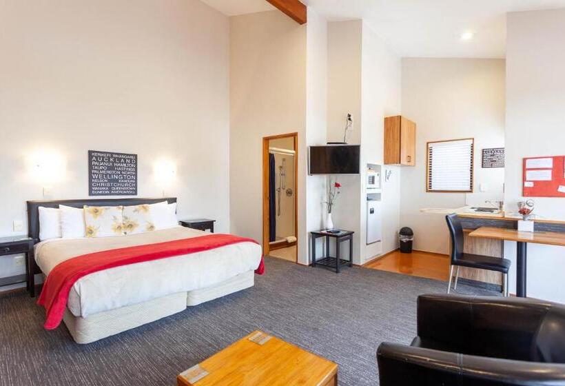 Студия Стандарт, Cascades Lakefront Motel