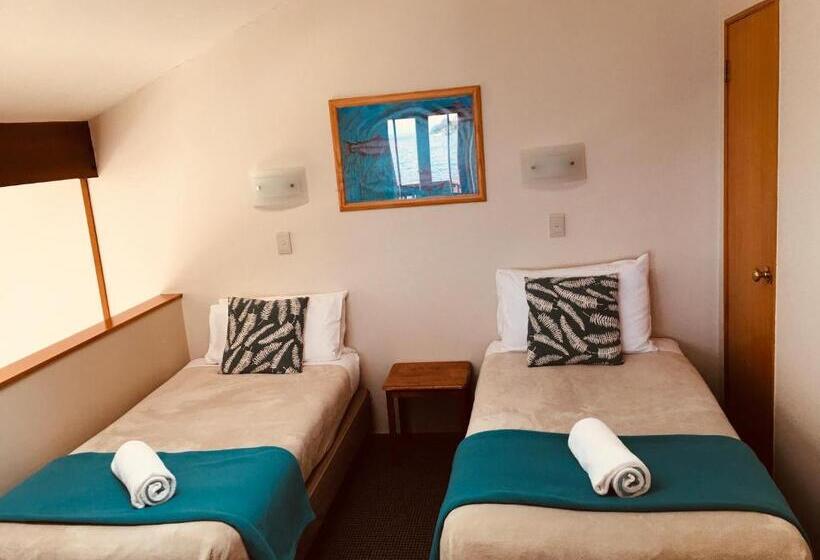 Номер Стандарт, Cascades Lakefront Motel