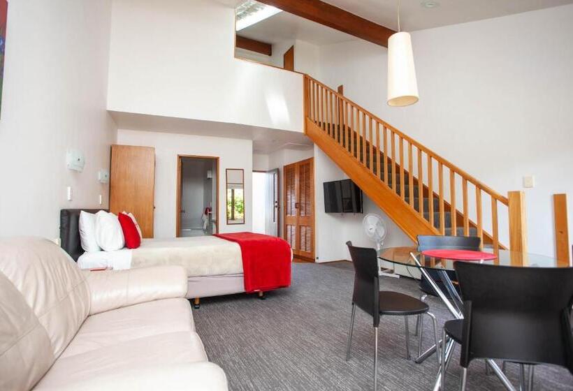 Семейный Номер, Cascades Lakefront Motel