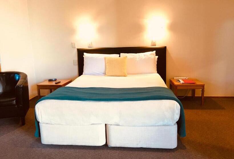 Семейный Номер, Cascades Lakefront Motel