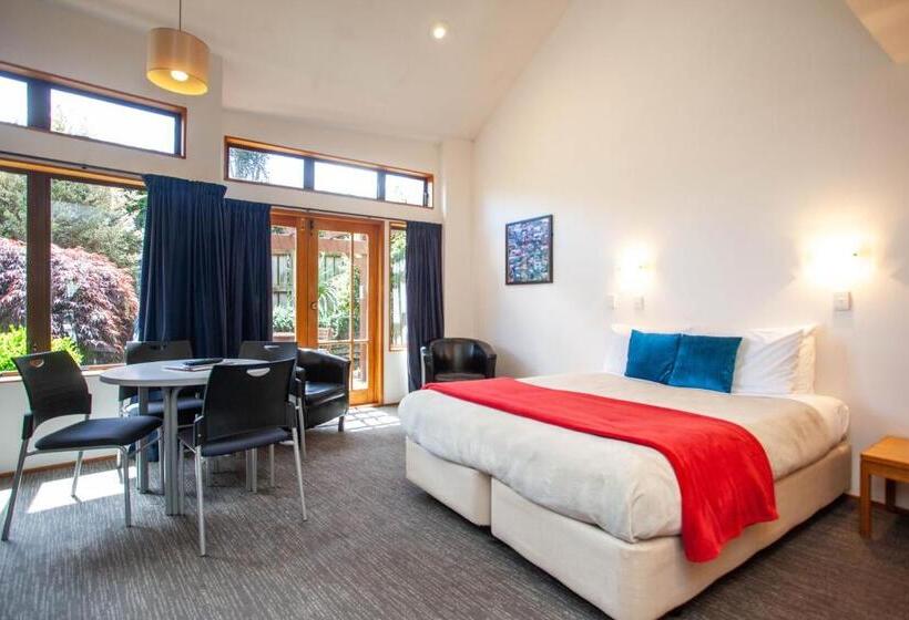 Семейный Номер, Cascades Lakefront Motel