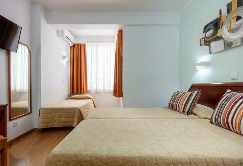 Camera Tripla Standard, Anjos