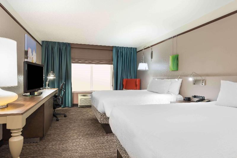 Camera Tripla Standard, Anjos