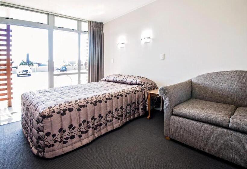스탠다드 스튜디오, Aspree Motor Inn