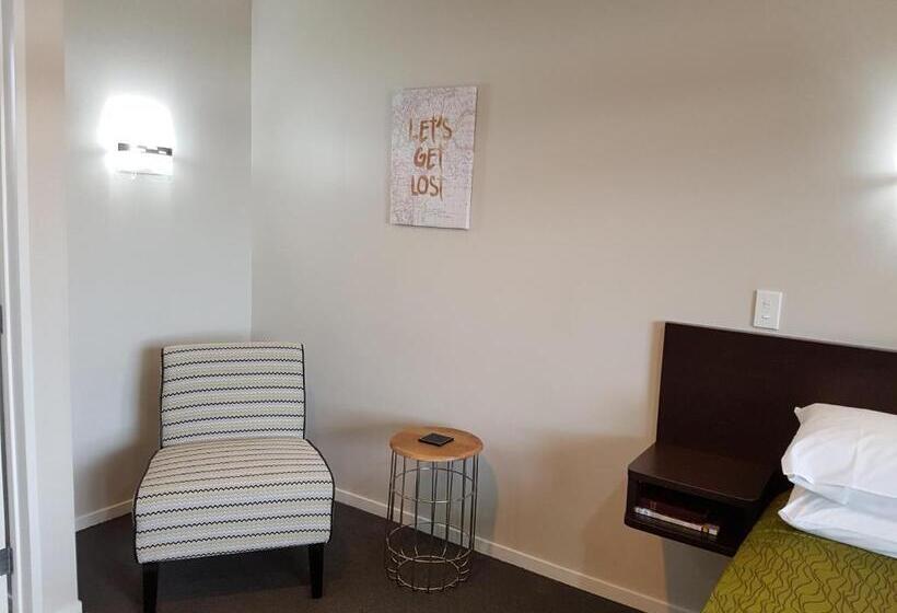 标准工作室, Aspree Motor Inn