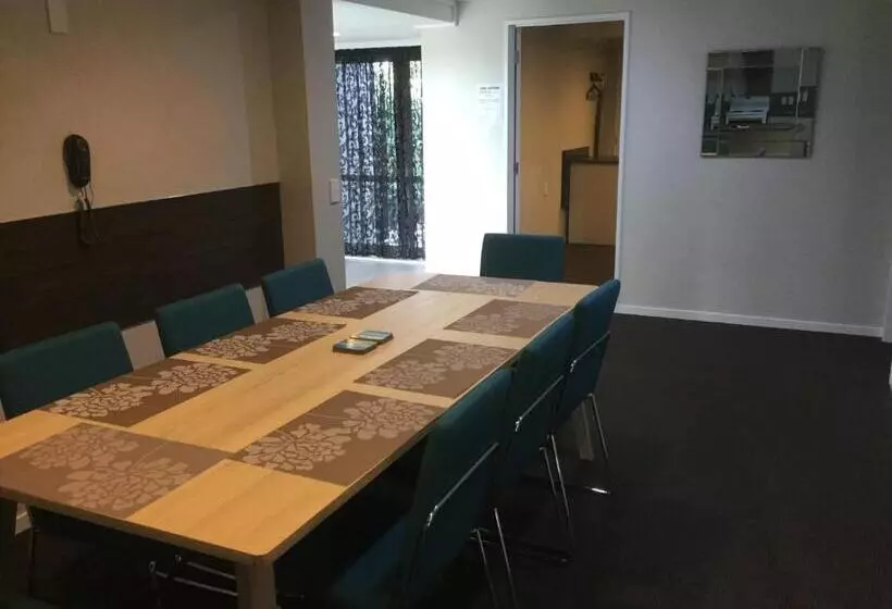 ３ベッドルームアパートメント, Aspree Motor Inn