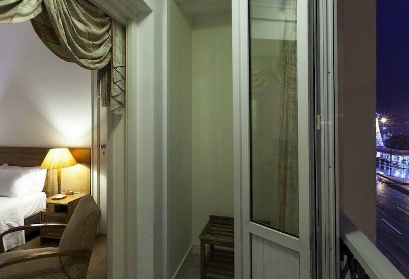 غرفة قياسية, Astoria