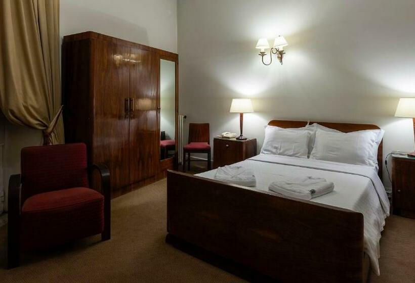 غرفة رومانسية, Astoria