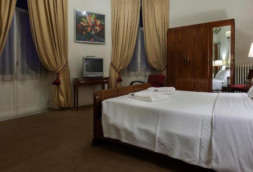 غرفة رومانسية, Astoria