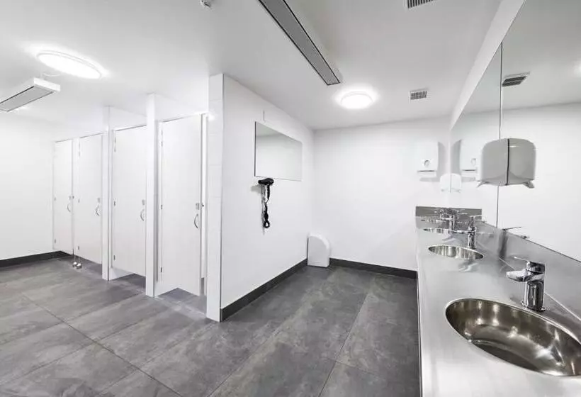 اتاق استاندارد با سرویس بهداشتی مشترک, The Bealey Quarter