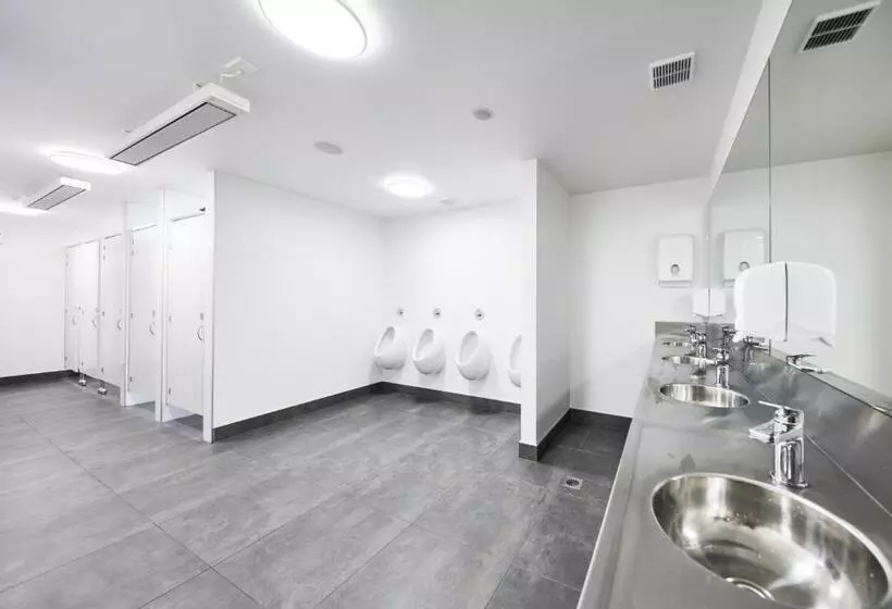 اتاق استاندارد با سرویس بهداشتی مشترک, The Bealey Quarter