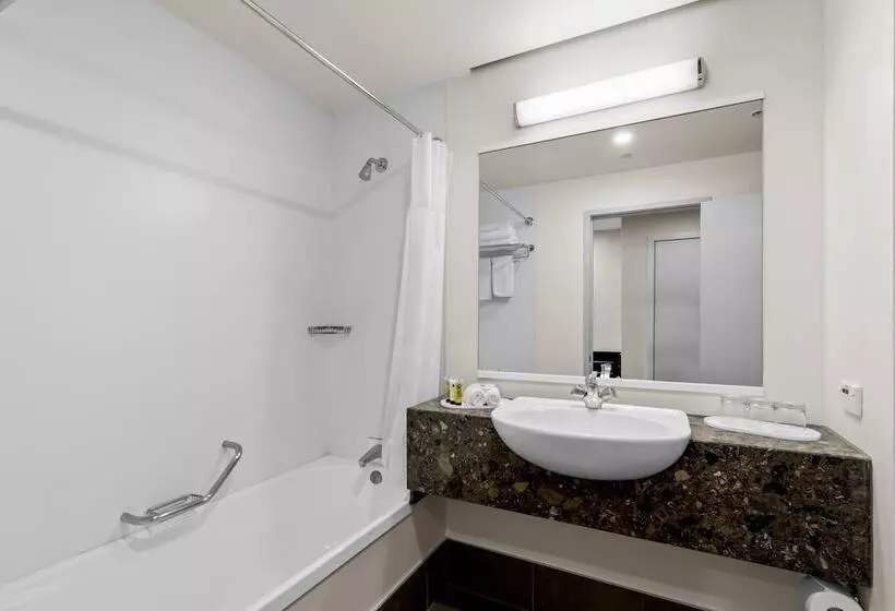 Superior room with lake view, Copthorne Hotel & Resort Lakefront Queenstown