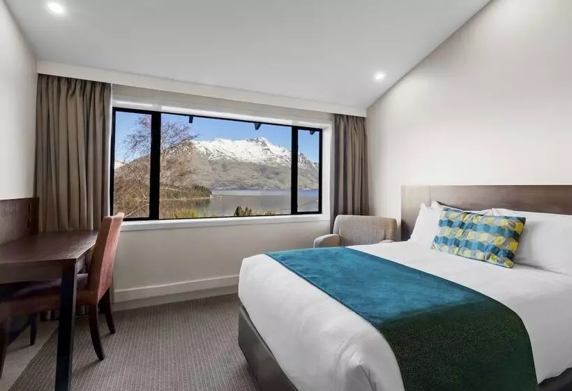 Superior room with lake view, Copthorne Hotel & Resort Lakefront Queenstown