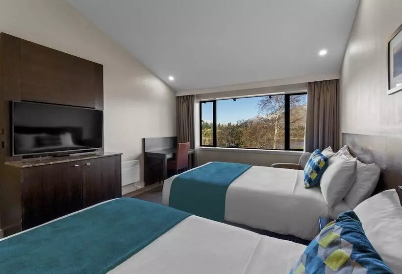 Superior room with lake view, Copthorne Hotel & Resort Lakefront Queenstown