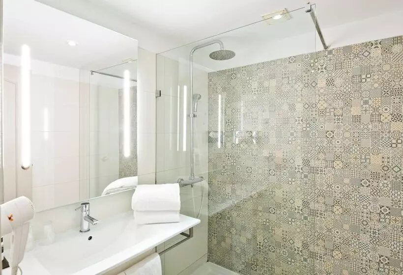 اتاق استاندارد با چشم‌انداز شهر, Golden Tulip Porto Gaia