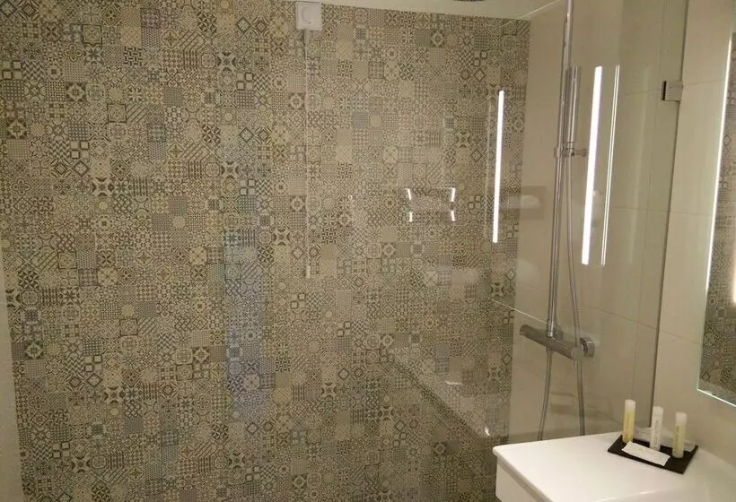 اتاق استاندارد با چشم‌انداز شهر, Golden Tulip Porto Gaia