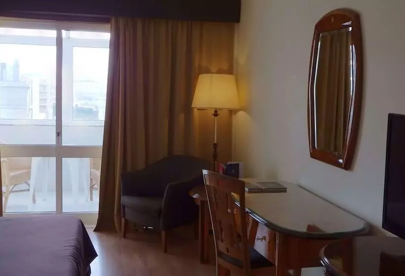 اتاق استاندارد با چشم‌انداز شهر, Golden Tulip Porto Gaia