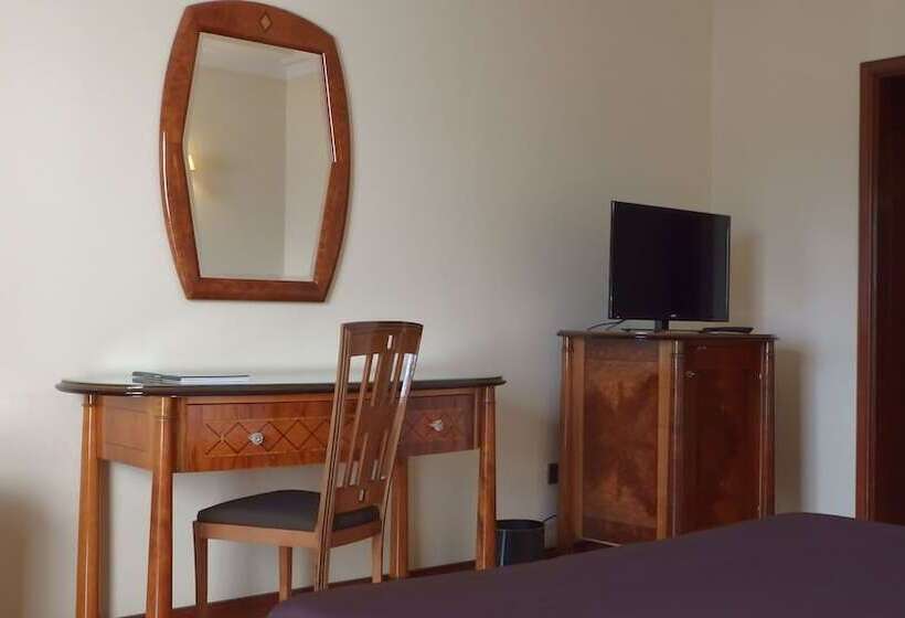 Номер Стандарт Вид на Город, Golden Tulip Porto Gaia
