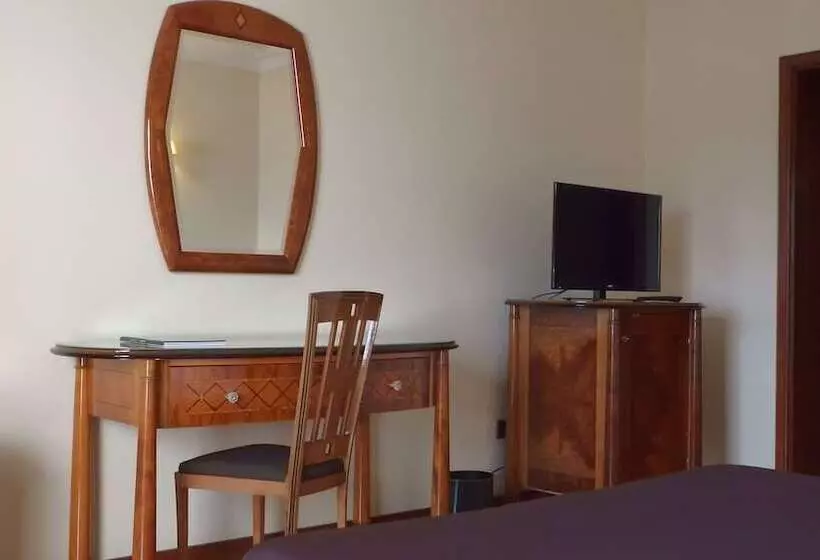 اتاق استاندارد با چشم‌انداز شهر, Golden Tulip Porto Gaia