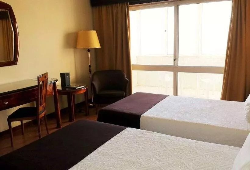 اتاق استاندارد با چشم‌انداز شهر, Golden Tulip Porto Gaia