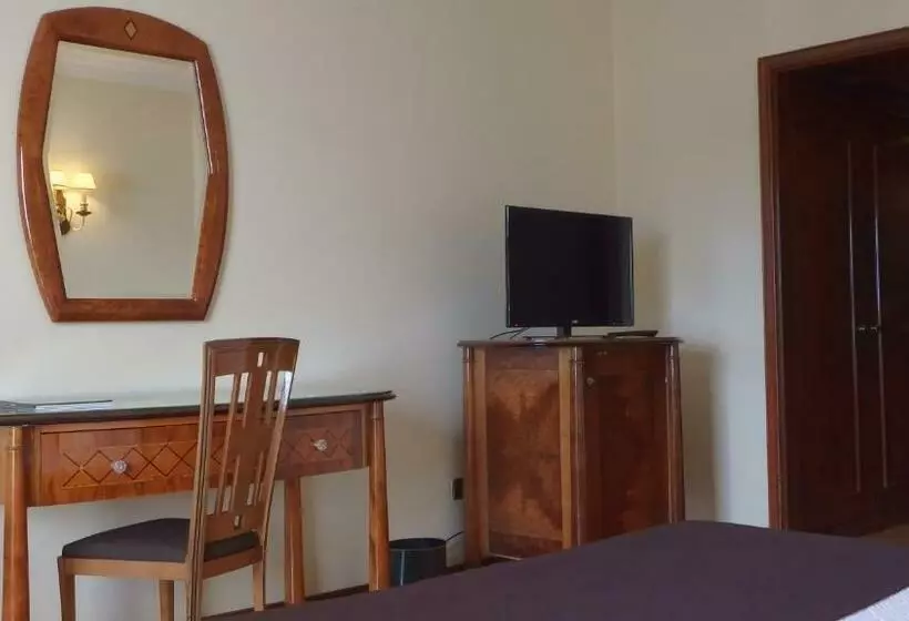 اتاق استاندارد با چشم‌انداز شهر, Golden Tulip Porto Gaia