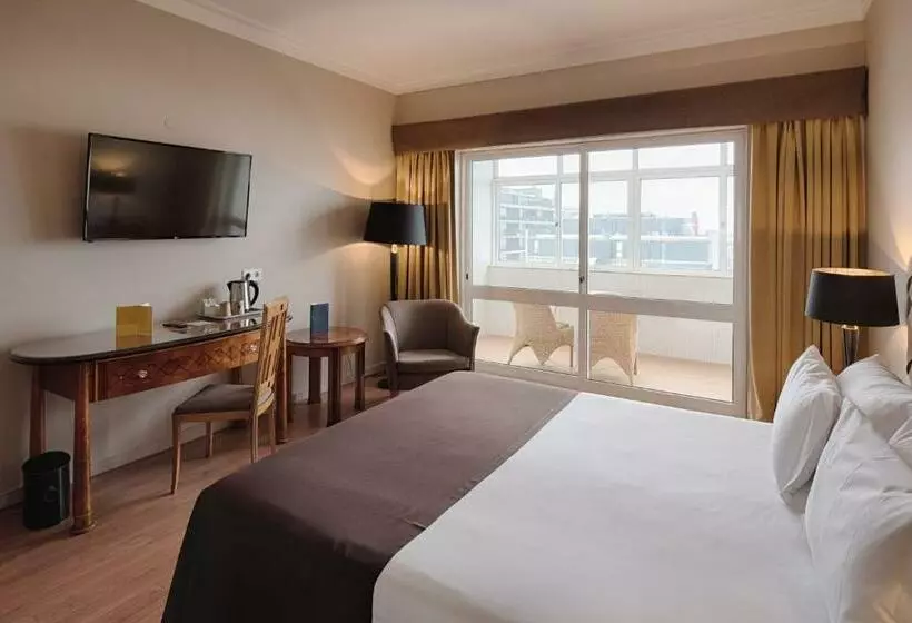 اتاق سوپریور با چشم‌انداز دریا, Golden Tulip Porto Gaia