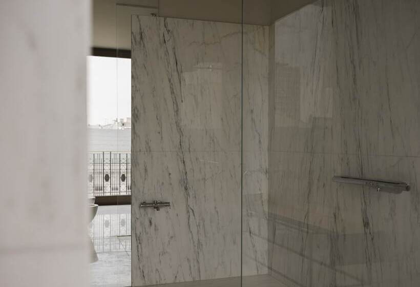 اتاق استاندارد, Grand