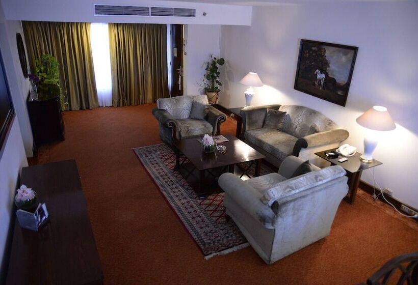 سوییت اجرایی, Karachi Marriott