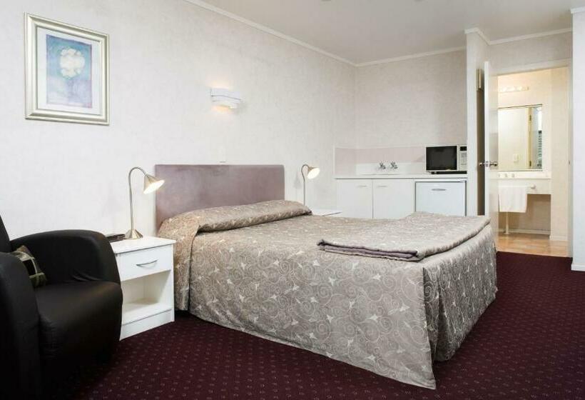 스탠다드 스튜디오, Manukau Motor Lodge