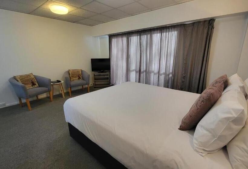 استوديو إدارى, Manukau Motor Lodge