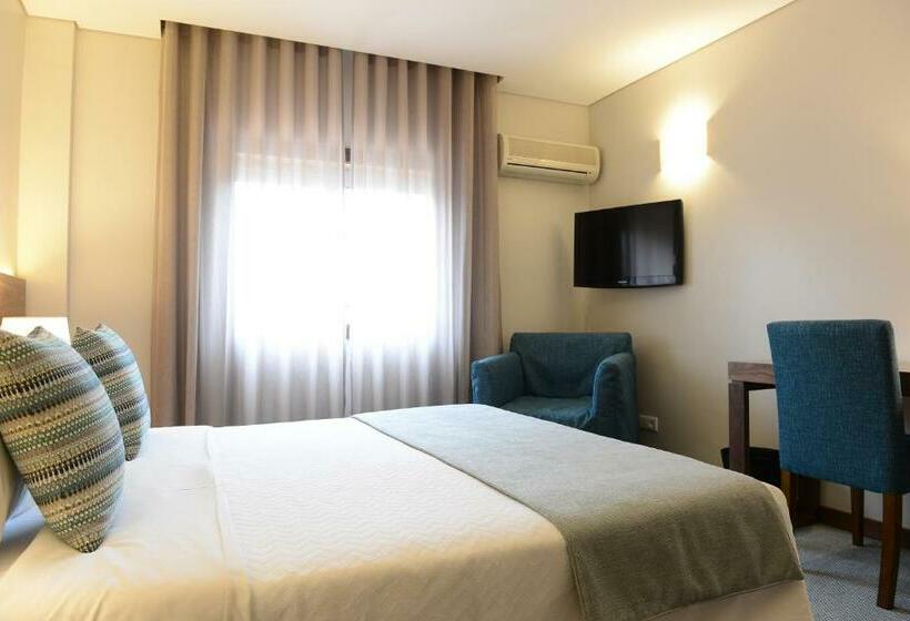 غرفة قياسية مطلة على المدينة, Navarras