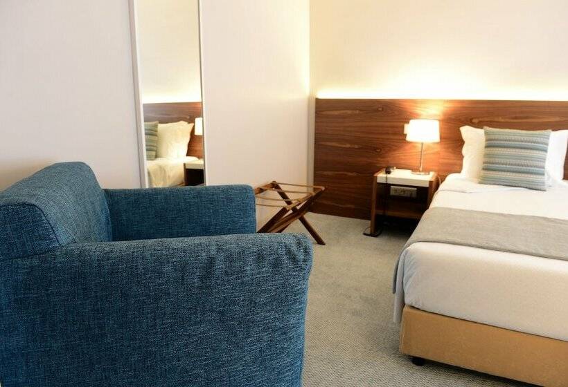 غرفة سوبيريور مطلة على المدينة, Navarras